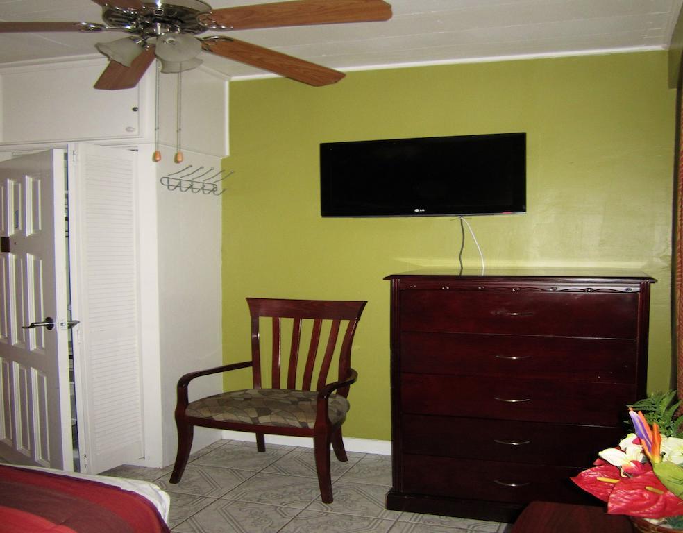 Narakiel'S Inn Roseau Habitación foto